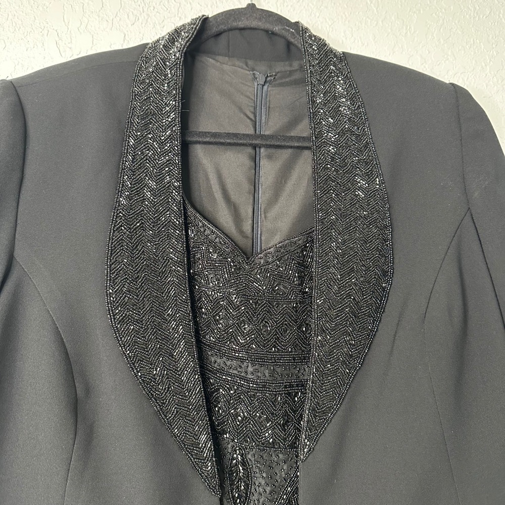 Chic Black Women's Pantsuit with Shimmering Detail - Picture 4 of 11